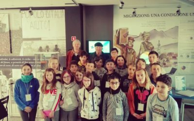 Al MiM Belluno – Museo interattivo delle Migrazioni i coniugi Cortina raccontano agli alunni della scuola primaria di Pieve d’Alpago la loro vita di emigranti